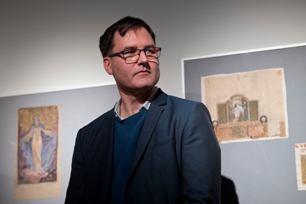 Kustos Jan Rüttinger bei der Eröffnung © Lithuanian National Museum of Art / Foto: Paul Makauskas